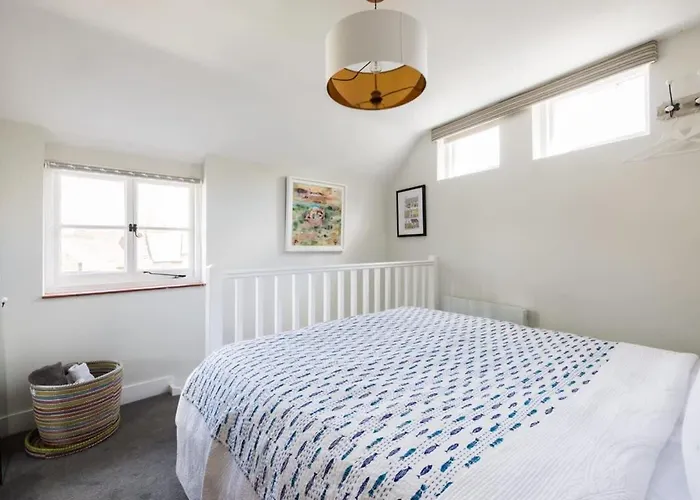 The Lavender Folly - Cosy Accommodation Alresford