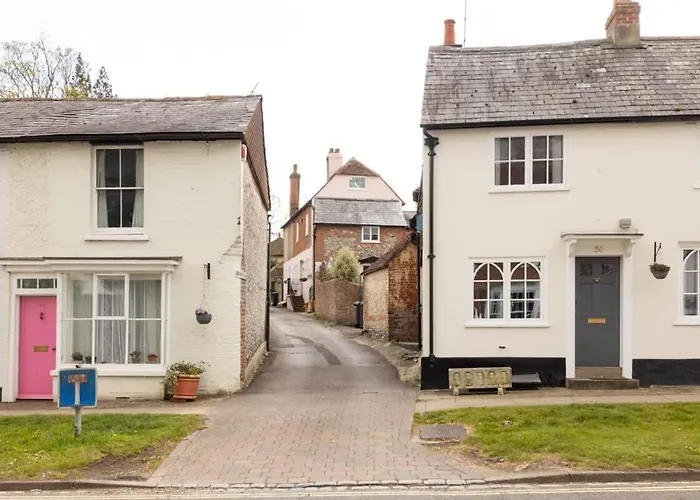 The Lavender Folly - Cosy Accommodation Alresford