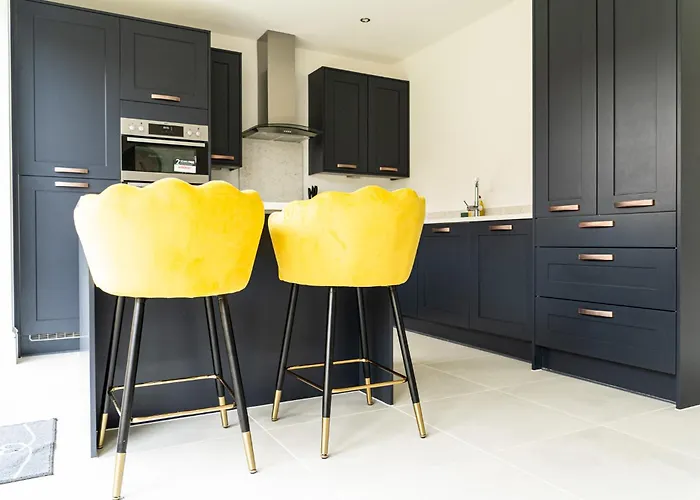 3 Bedroom 4 Bathroom House Goodwood Chichester