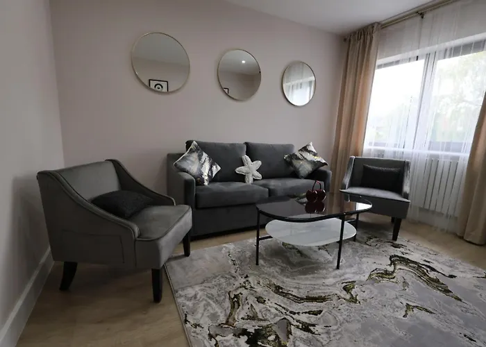 Luxury House For Families And Contractors, Namissuites Serviced Apartment - Farnborough